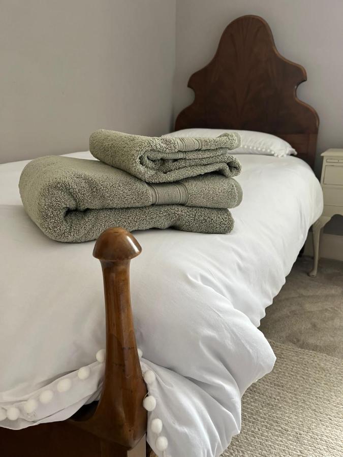 Private Apartment - 3 Bedrooms 哈罗盖特 外观 照片